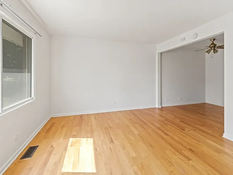 112 Surrey Dr — Photo 8