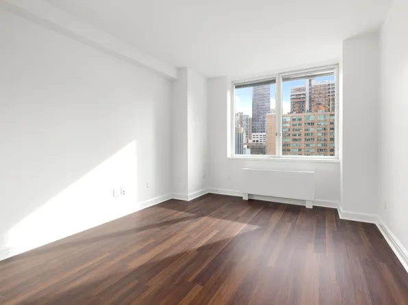 100 Riverside Boulevard image 4 of 6