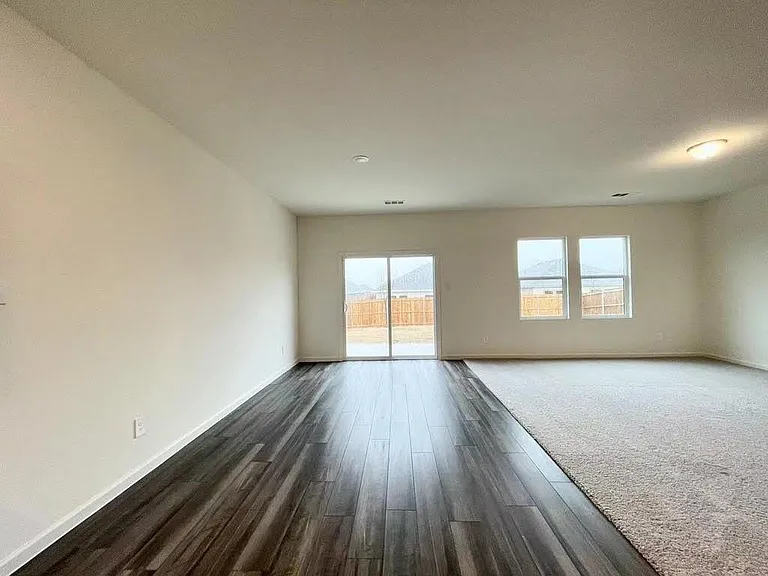 1565 Shadow Hawk Dr — Photo 3