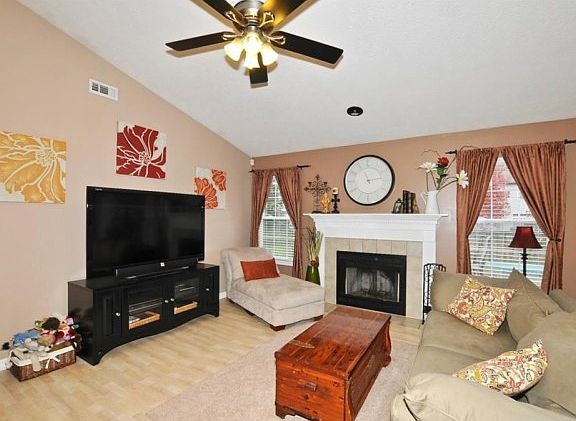 2nd image of 6926 Thousand Oaks Ln
