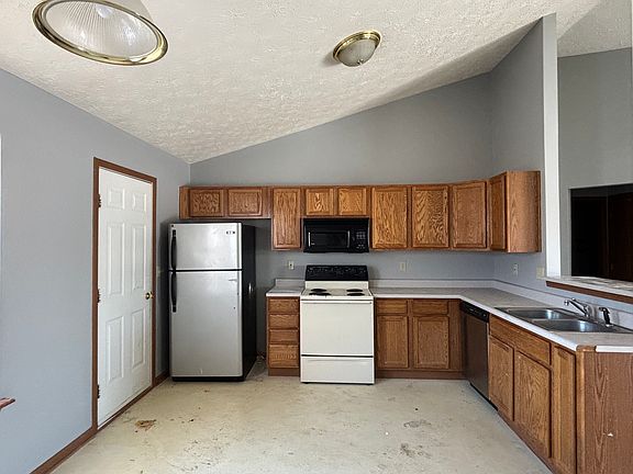 2nd image of 407 Vineyards Ct #407