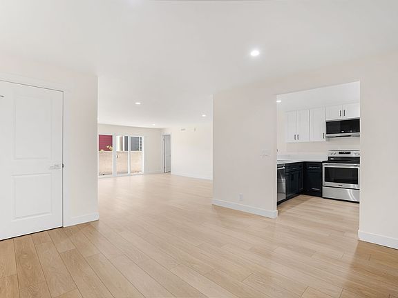 3rd image of 3735 Bagley Ave #207