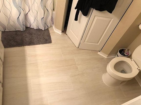 5th image of 13703 N Richmond Park Dr #3302
