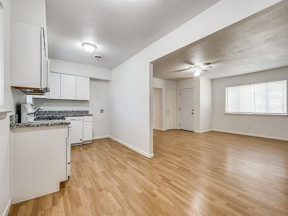5th image of 2617 Crestbrook Ln