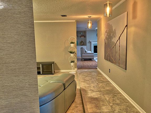 4th image of 3737 Cove Ct