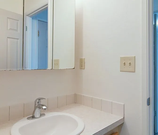 Hess Apartments — Photo 36