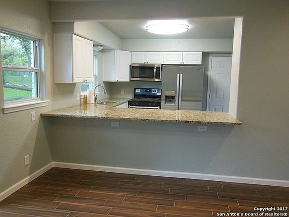 5th image of 350 Montfort Dr