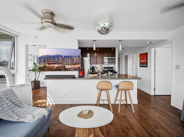 688 Abbott St #502, Vancouver, BC V6B 0B9