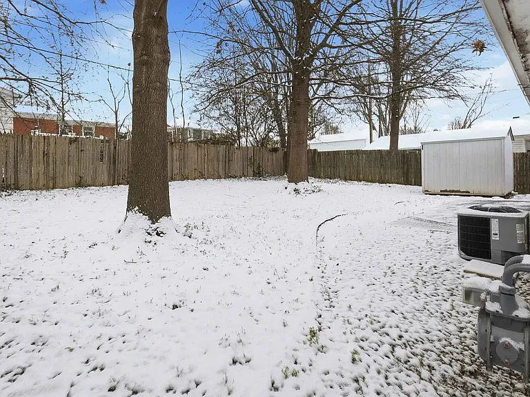 2061 Saint Teresa Dr — Photo 28