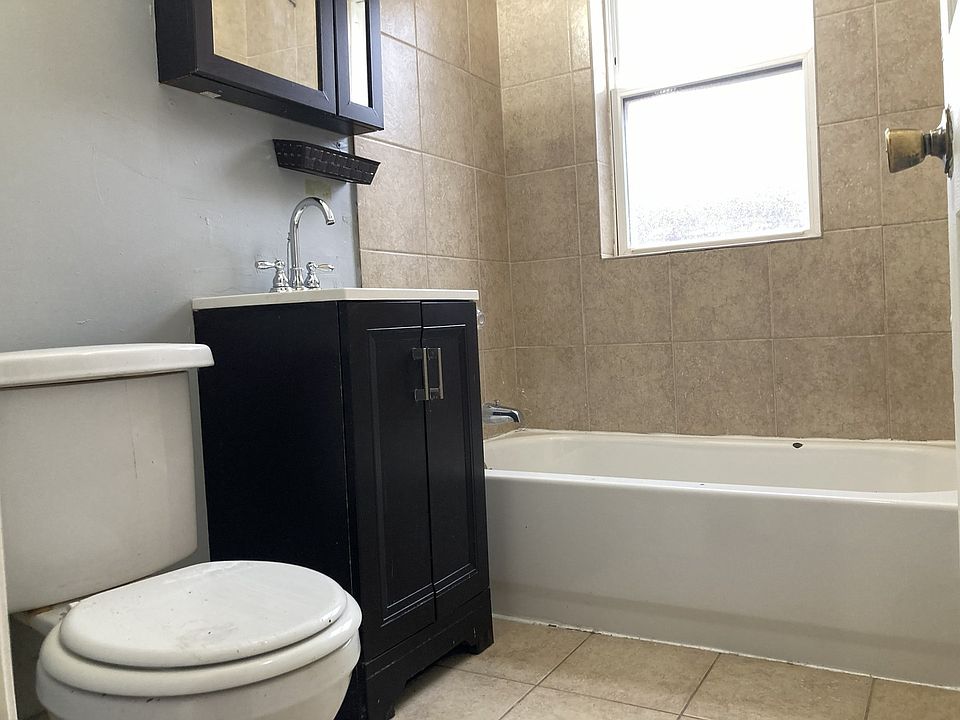 2nd image of 8746 S Sangamon St