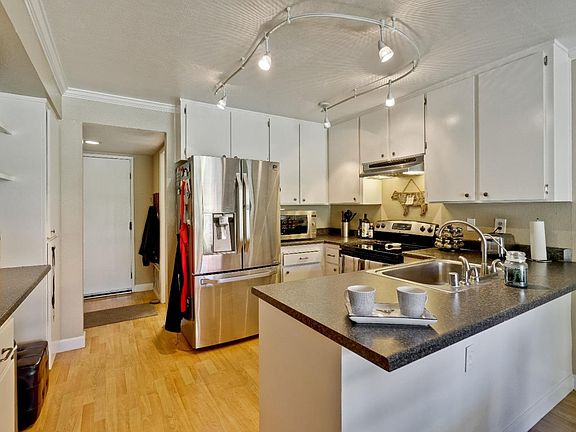 4th image of 5403 Colony Green Dr