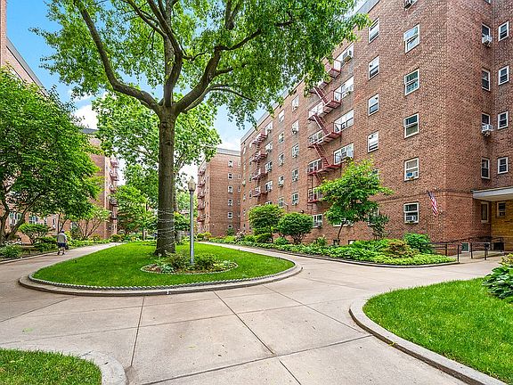 4th image of 44-65 Kissena Blvd Unit 1L
