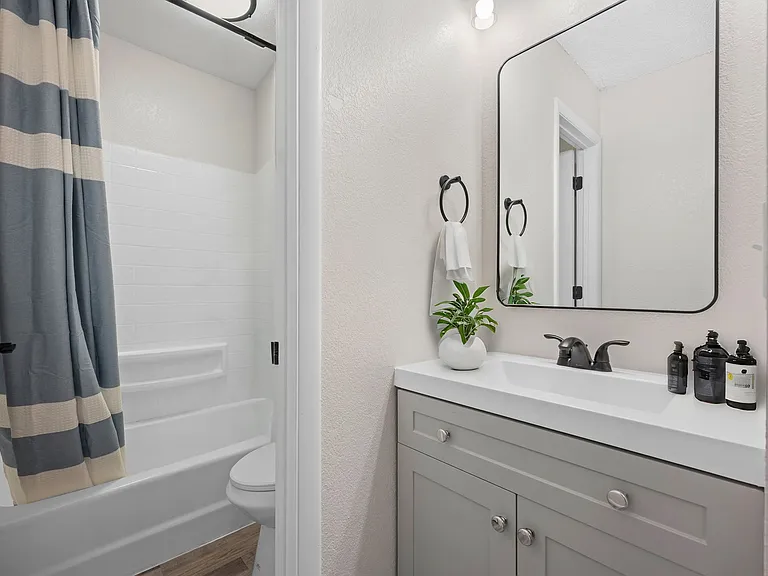 North Star Apartments - Beautiful Remodeled Apartments — Photo 28
