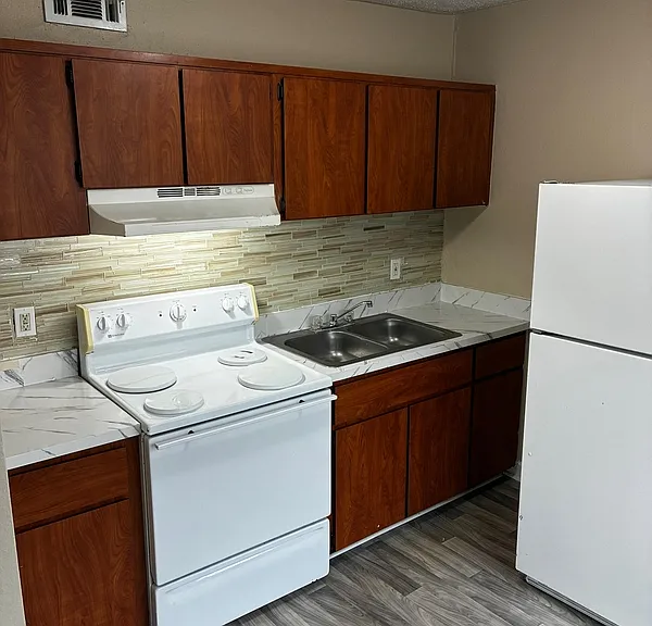 1823 W 6th St #2 — Photo 5