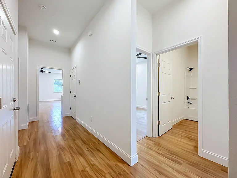 2250 W 13th St — Photo 3