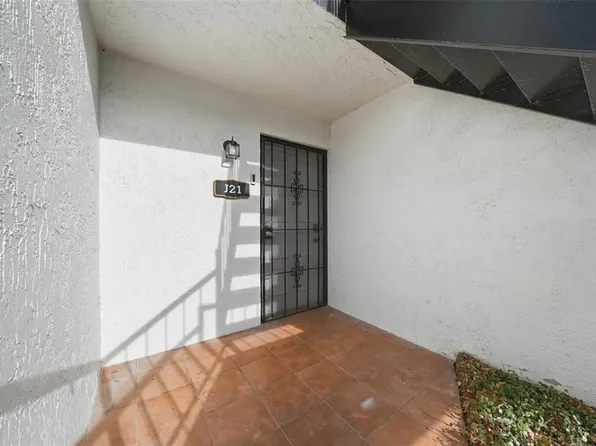 3821 N Oak Dr Unit J21, Tampa, FL 33611
