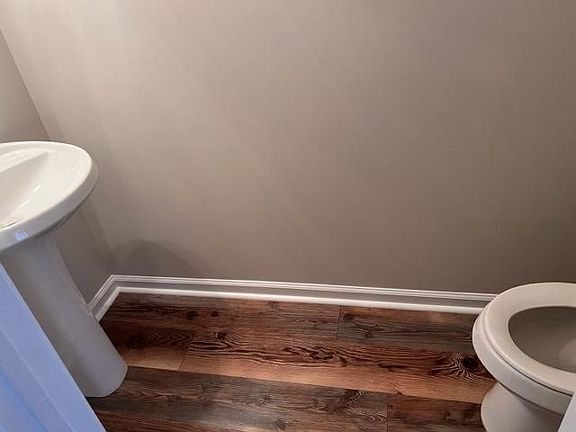 4th image of 105 Hamlet Park Dr