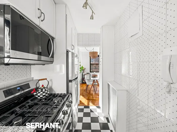 301 East 63rd Street image 7 of 38