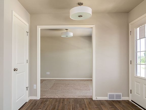 3rd image of 6549 Prairie Wood Dr
