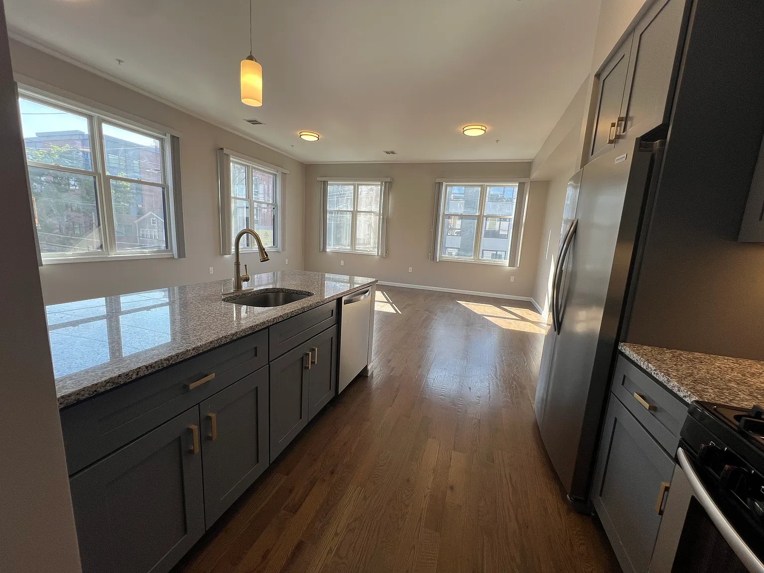2 bed, 1128 sqft, $2,900 — Photo 3