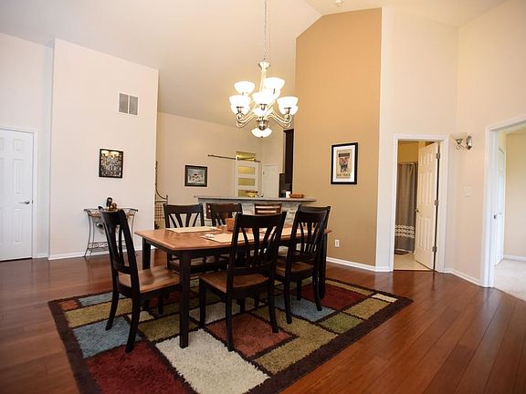 5th image of 11002 Elkhart Pl #B