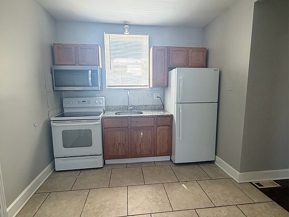 4th image of 8956 S Elizabeth St #1N