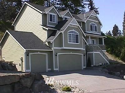 1st image of 128 66 Avenue Ct E