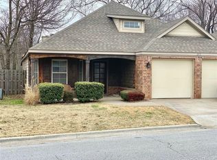 252 E Granada St, Fayetteville, AR 72703