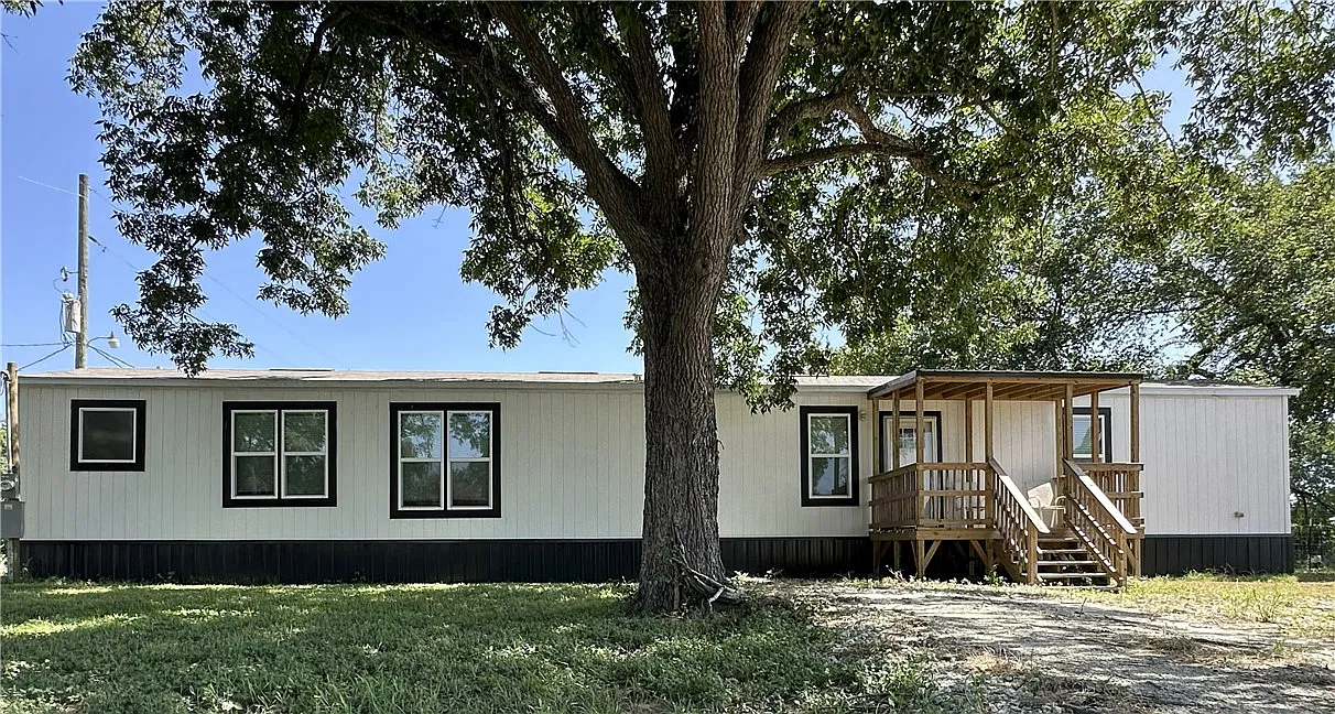 3 bed, 1191 sqft, $1,700 — Photo 2