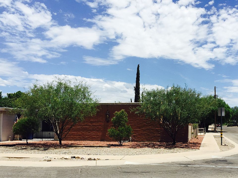 2nd image of 1702 N Heatherbrae Ave