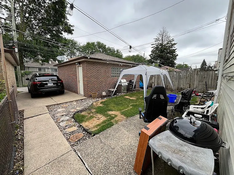 5126 W Cullom Ave #G — Photo 2