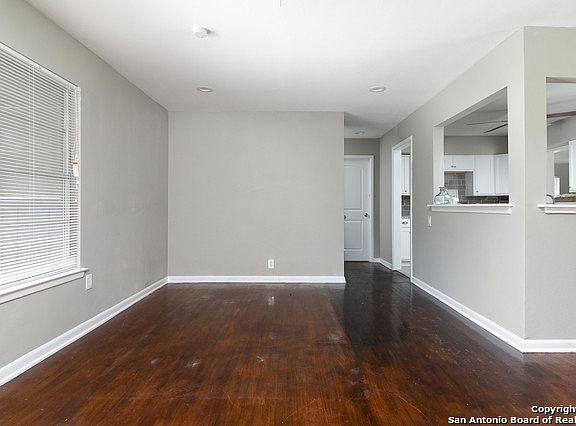 5th image of 4942 Lakewood Dr