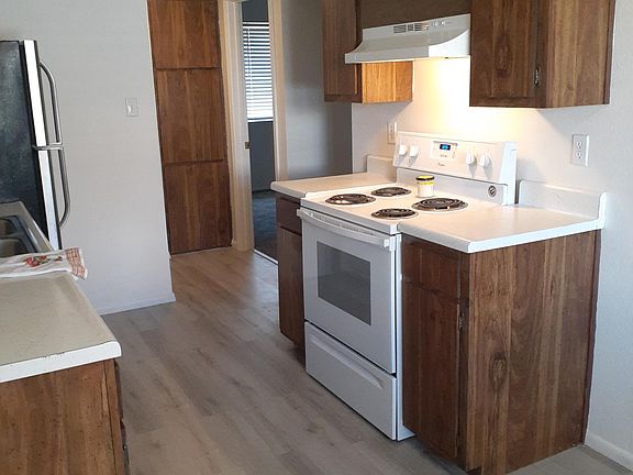 4th image of 625 Jackson Ave #B