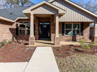 5806 Crestlake Dr, Crestview, FL 32536