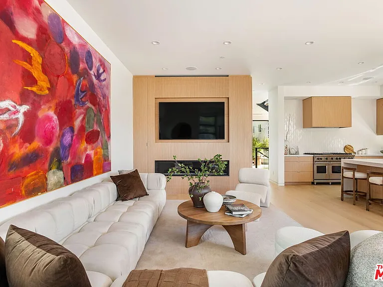 822 Superba Ave — Photo 7