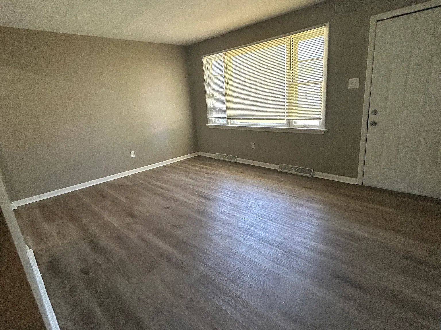 3 bed, 864 sqft, $1,295 — Photo 3