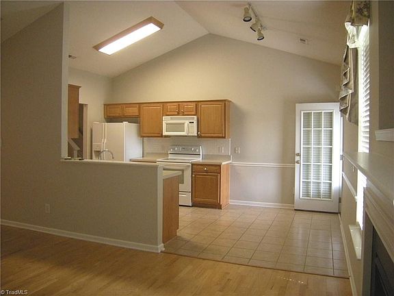 4th image of 6029 Glen Way Dr