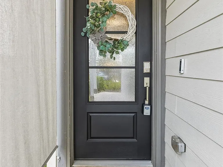 641 Royal Arch Dr — Photo 2