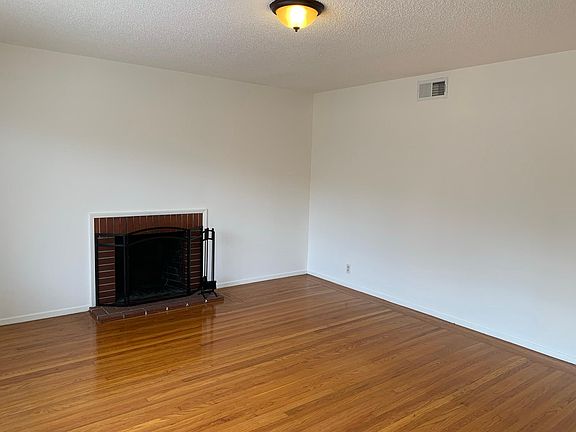 3rd image of 1031 Miller Ave