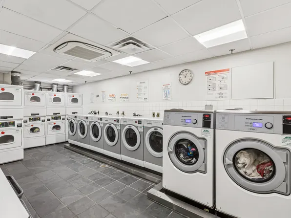 250 East 40th Street image 19 of 20