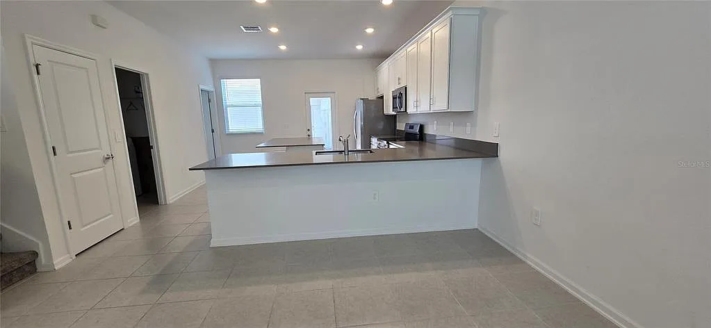 3 bed, 2.5 bath, 1615 sqft, $2,200 — Photo 3