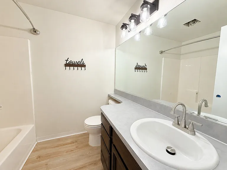 275 Hillshire Dr — Photo 17