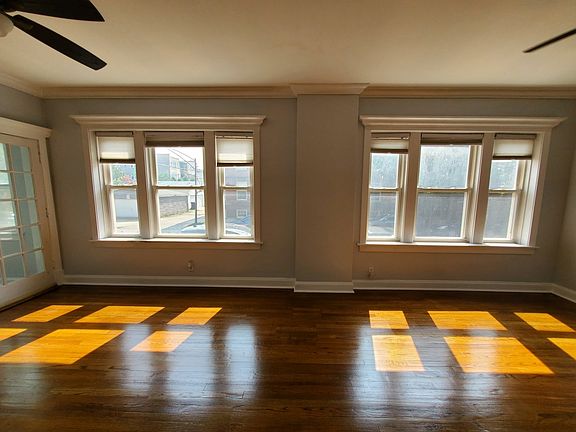 3rd image of 2122 W Ainslie St #1E