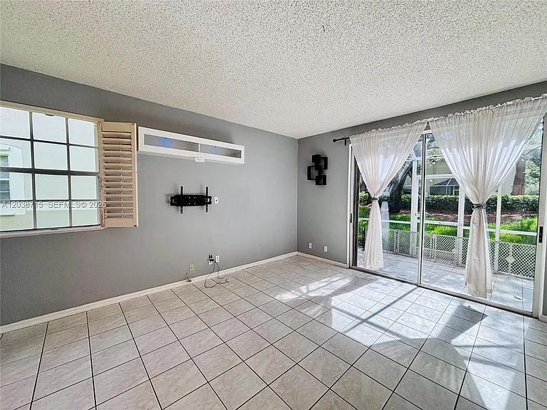 1290 Sorrento Dr #1290 — Photo 13