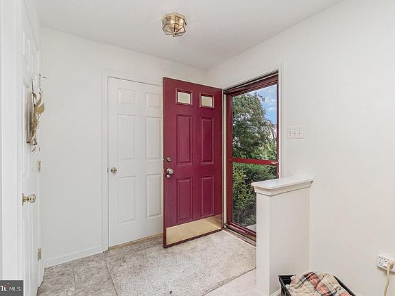 5th image of 406 Roundhouse Dr