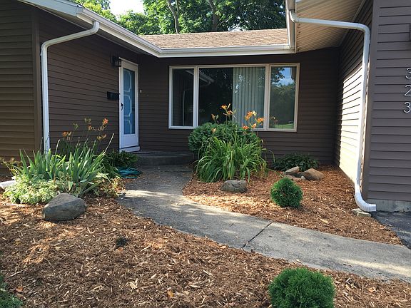 3rd image of 323 E Waupansie St