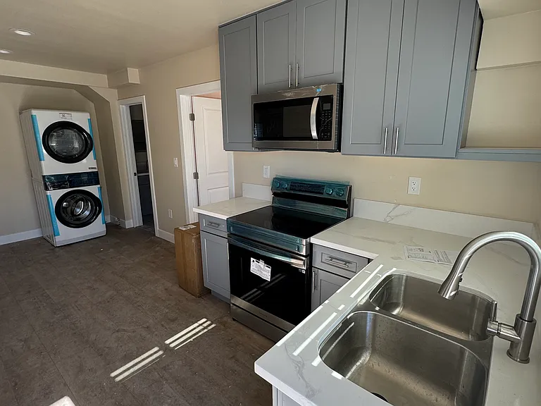 911 E 6th St #921 — Photo 1