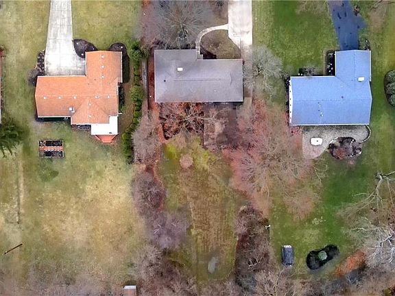 2nd image of 64 Williamsburg Ln