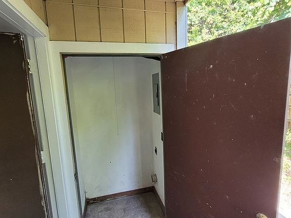 3rd image of 2520 SW 31st Pl #2524