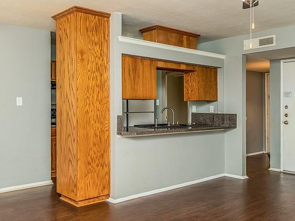 4th image of 7005 Wildbriar Ct E